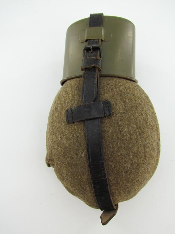 Late War German M31 Canteen and Cup HRE 43