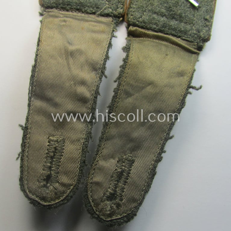 Pair of WH (Heeres) NCO-type shoulderstraps: 'Oberfelwebel der Kradschützenbtle. der Pz.Div. u. Inf.Div. (mot)'