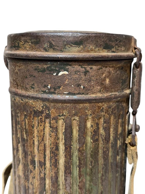 Camouflaged Gasmasker Canister