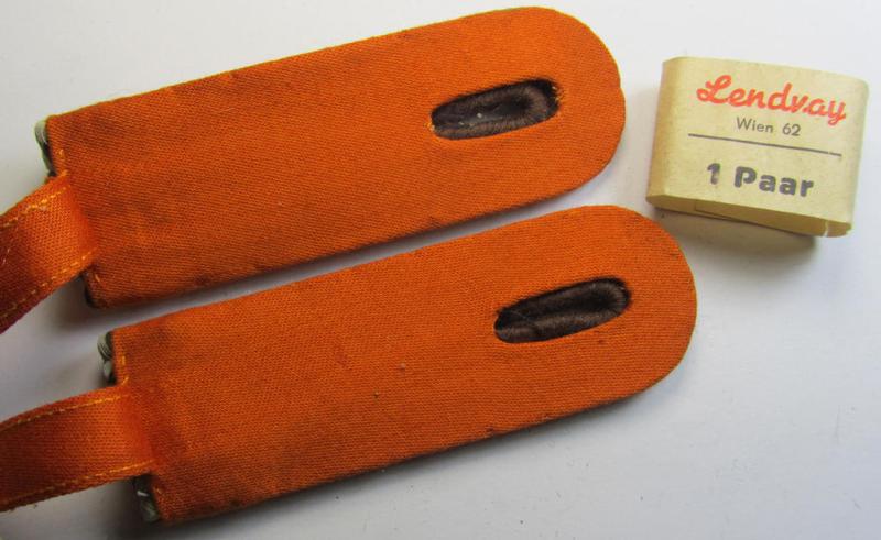 Superb - and fully matching! - 'Gendarmerie'-related NCO-type shoulderboard-pair for a: 'Wachtmeister der Gendarmerie' (that comes still 'packed' in its period wrapping-'Banderolle' marked: 'Lendvay - Wien 62')