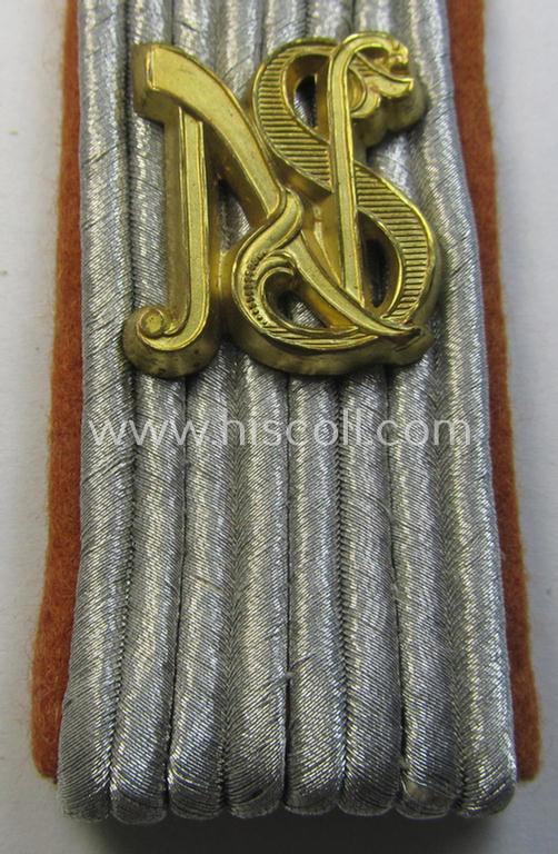 Neat - albeit regrettably single! - WH (Luftwaffe) neatly 'cyphered', officers'-type shoulderboard as piped in the light-brown-coloured branchcolour as was intended for a: 'Leutnant der Nachrichten-Trpn. u. Mitglied einer Nachrichten-Schule'