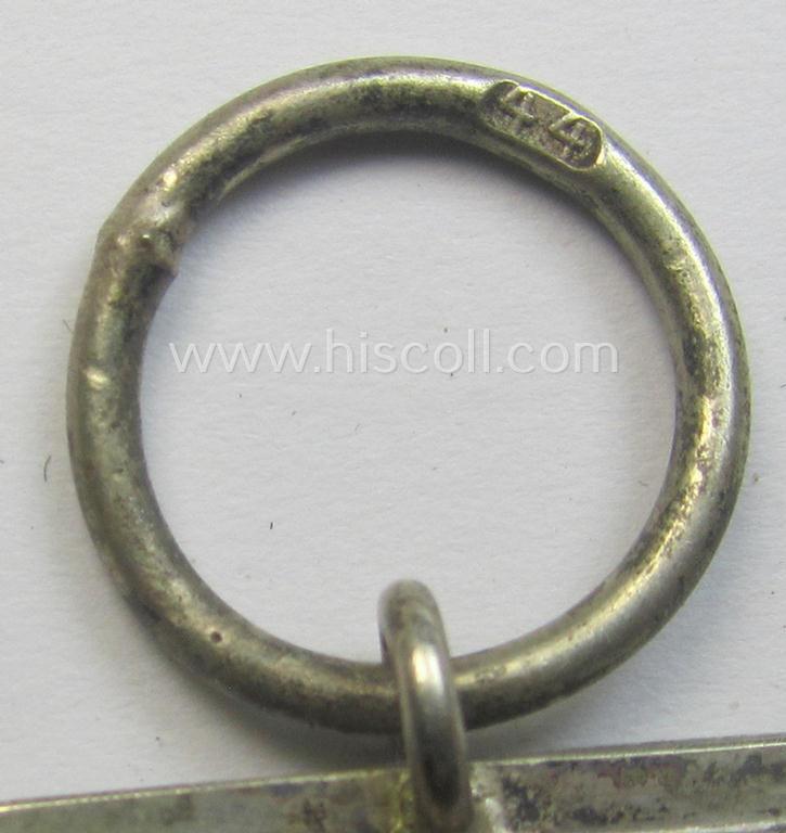 'Eisernes Kreuz 2. Kl.' being a maker- (ie. '44'-) marked example that comes stored in its period 'Zellstoff'-based pouch by the: 'Jakob Bengel'-company