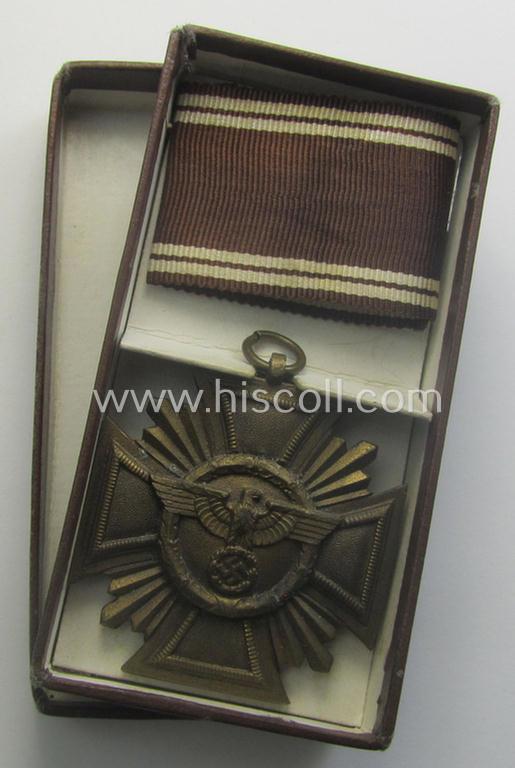 'N.S.D.A.P. D.A. in Bronze' (ie. '3. Stufe für 10 Jahre t. D.') being a non-maker-marked- (and/or 'regular-weight') example that comes stored in its typical two-pieced 'RzM M1/120'-marked etui