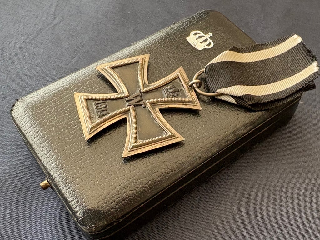 ORIGINAL GERMAN WWI CASED IRON CROSS 2ND CLASS, KIA.