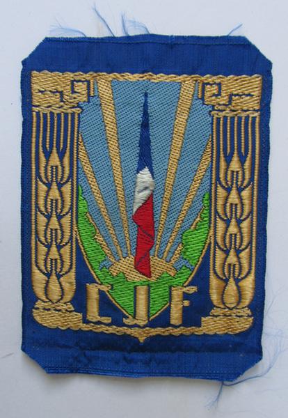 Nice - and scarcely encountered! - French WWII-period (ie. 'Vichy'-era) colourfull shield as intended for members of the youth-movement named: 'Chantiers de la Jeunesse' - very nice (ie. virtually mint-/unissued!) condition!