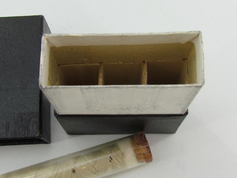 Wehrmacht Medical thread to stitch a wound