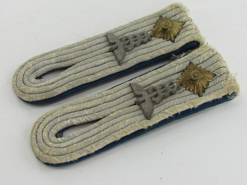 Wehrmacht Sonderdienst Oberleutnant shoulder boards