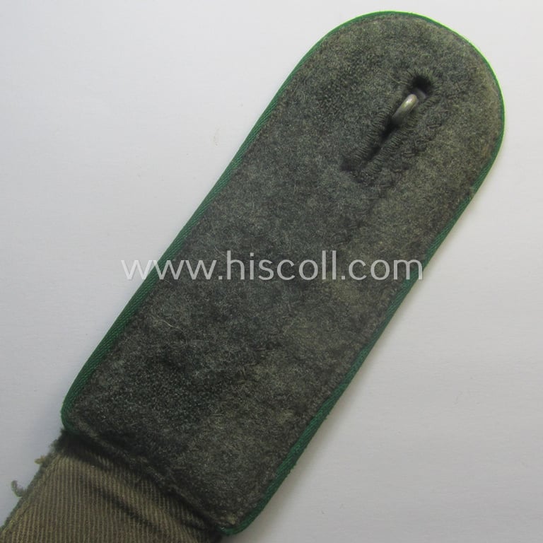 Superb - albeit regrettably single! - WH (Heeres) 'cyphered', EM-type (ie. 'M41- o. M43'-pattern) shoulderstrap as was intended for a: 'Soldat u. Mitglied einer Gebirgsjäger-Schule'