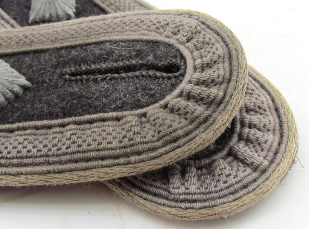 Luftwaffe Hermann Göring Division Oberfeldwebel shoulder boards.