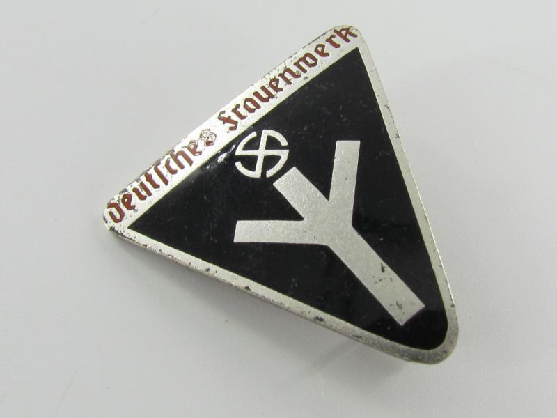'Deutsches Frauenwerk' Members Pin