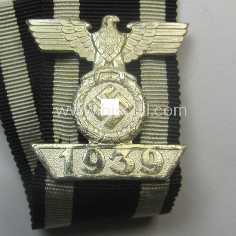 Hardly used- nor worn example of a: 'Wiederholungsspange zum EK II. Kl.' as was produced by the: 'Wilh. Deumer'-company