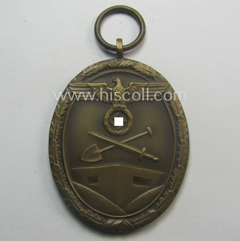 Medal-set: 'Deutsches Schutzwall Ehrenzeichen' (aka: 'Westwall'-medal) being a (typical) non-maker-marked- and/or: typical 'Buntmetall'-based specimen that comes packed in its original pouch of issue by the: 'Wilh. Hobacher'-company
