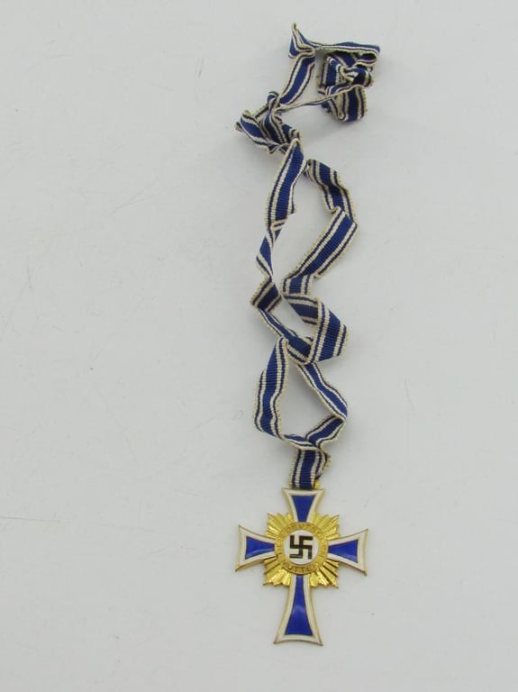 German Mothers Cross in Gold in Case "Wilhelm Deumer"