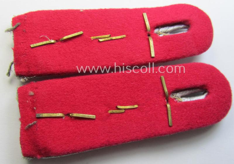 Pair of WH (Heeres) 'cyphered', officers'-type shoulderboards as piped in the darker-pink- (or: 'karmesinroter'-) coloured branchcolour: 'Hauptmann einer Veterinär-Abts.'