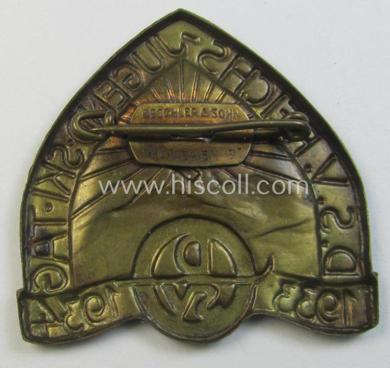 Attractive, bronze-toned- (and I deem 'Eisenblech'-based): 'Deutscher Ski Verband'- (ie. 'D.S.V.'-) related day-badge (ie. 'tinnie' or: 'Veranstaltungsabzeichen') as was issued to commemorate the: 'D.S.V. Reichsjugend-Ski-Tag 1933-1934'