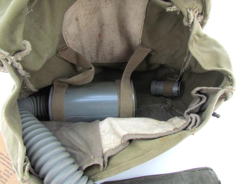 US WWII Lightweight Gasmask Set