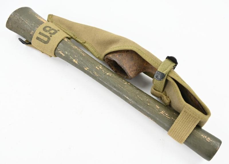 US WW2 M-1910 Pick-Mattock and carrying case