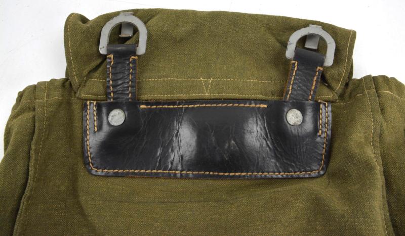 German WH Artillery Backpack with straps