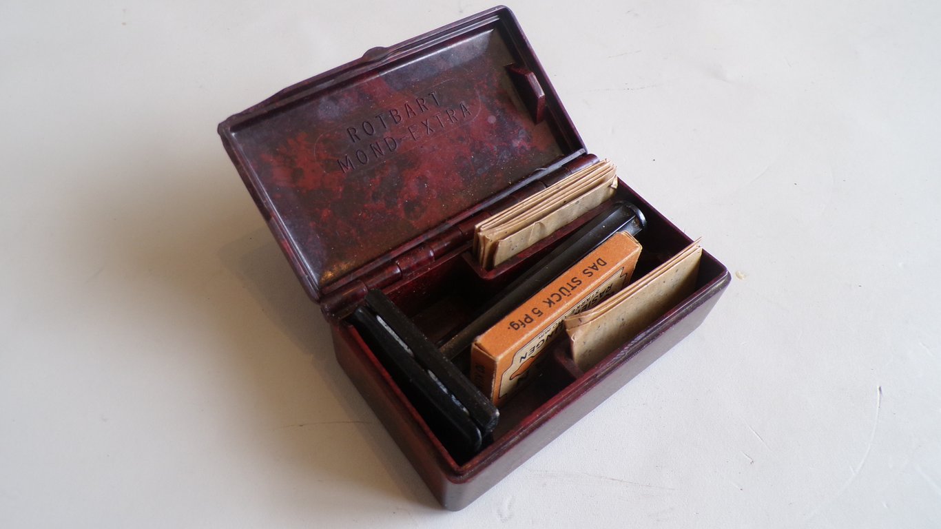 Bakelite Rotbart Box & National Shaving Set