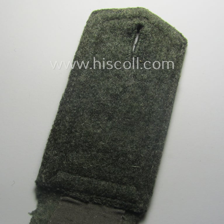 Single, 'cyphered' (and I deem early-war-period), WH (KM) NCO-type shoulderstrap: 'Unterfeldwebel eines Küsten-Artillerie-Abtlgs.'