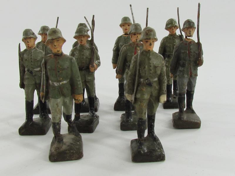 Grouping of 10x Lineol German Toy Soldiers