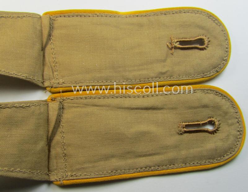 Superb - fully matching and 'virtually mint- ie. unissued'! - pair of EM-type, WH (Luftwaffe) 'tropical-issue' shoulderstraps as was intended for usage by a: 'Soldat der Flieger- o. Fallschirmjäger-Truppen'