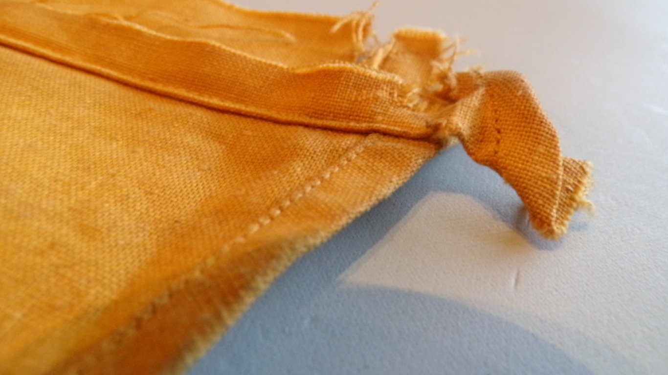 Gas warning pennant (large)