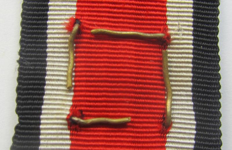 'Ehrenblattspange des Heeres' (or: army honour-roll clasp) being a 'Buntmetall'- (ie. 'Tombak'-) based example by the maker (ie. 'Hersteller') 'Otto Klein & Co.' that comes in its rarely seen black-toned etui