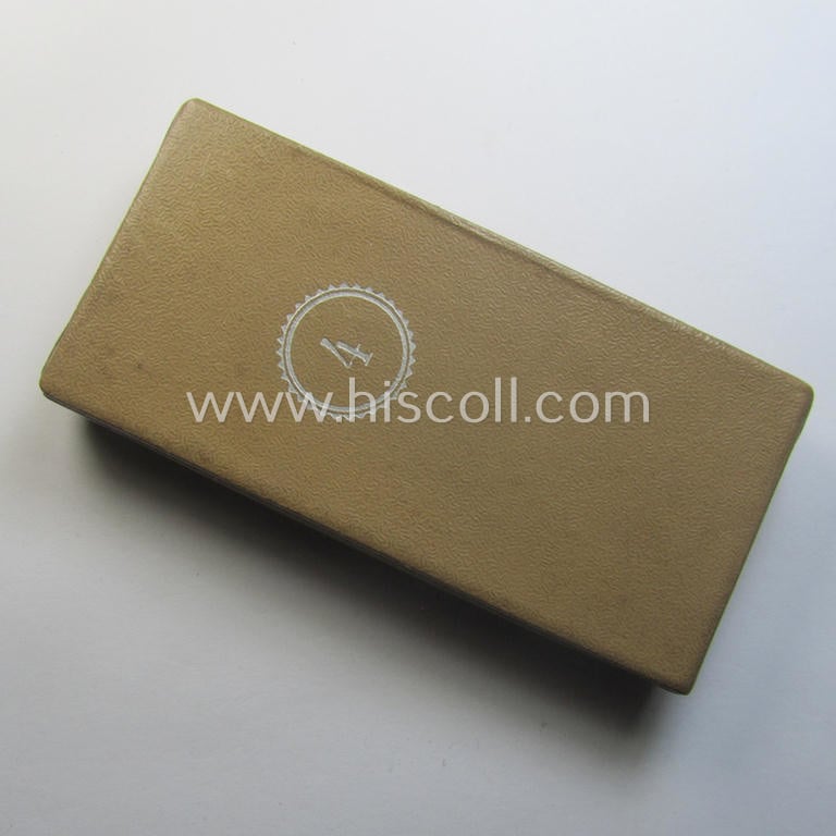 RAD (ie .'Reichsarbeitsdienst') so-called: 'Dienstauszeichnung 4. Stufe für Männer' (as was intended for 4 years loyal-service) that comes stored in its (scarcely seen and equally very nicely preserved!) light-brown-coloured box ie. etui