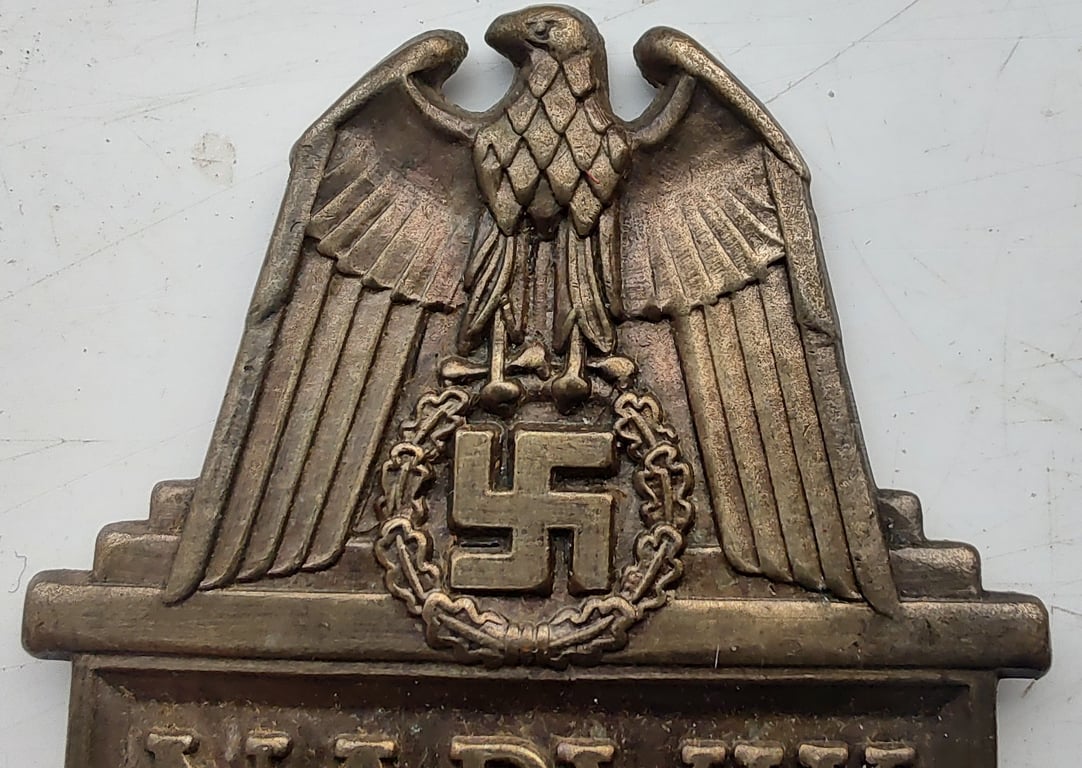 WW2 Narvik shield in gilt for naval personnel