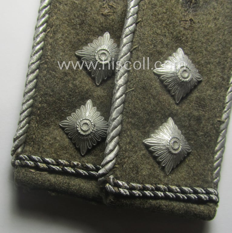 Pair of RAD (ie. 'Reichsarbeitsdienst') NCO-type shoulderstraps (being of the 3rd pattern as used in the period between 1942-45) as was intended for an: 'RAD-Hauptvormann' (comparable with an: 'Oberfeldwebel'-rank)
