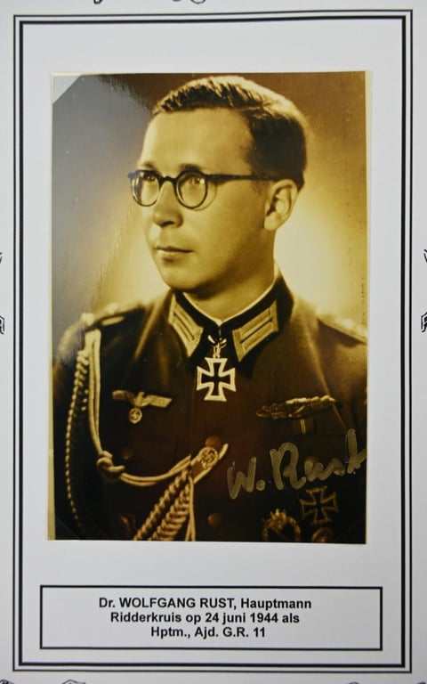 Signature of Wehrmacht KC&OLC Recipient 'Dr.Jur. Wolfgang Rust'