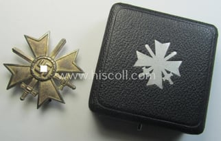 Medal-set: 'Kriegsverdienstkreuz 1. Kl. mit Schwertern' being a...