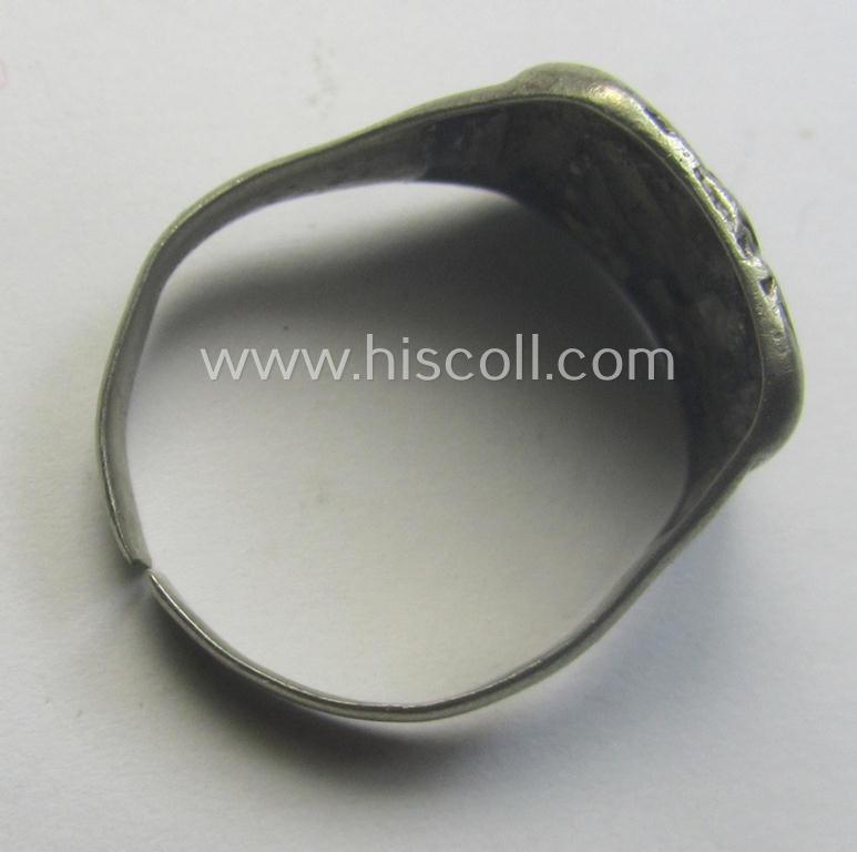 Attractive, WH (Luftwaffe) related (I deem) genuine silver-metal-based so-called: 'souvenir'-ring depicting a (down-tailed!): 'Reichsadler'-device