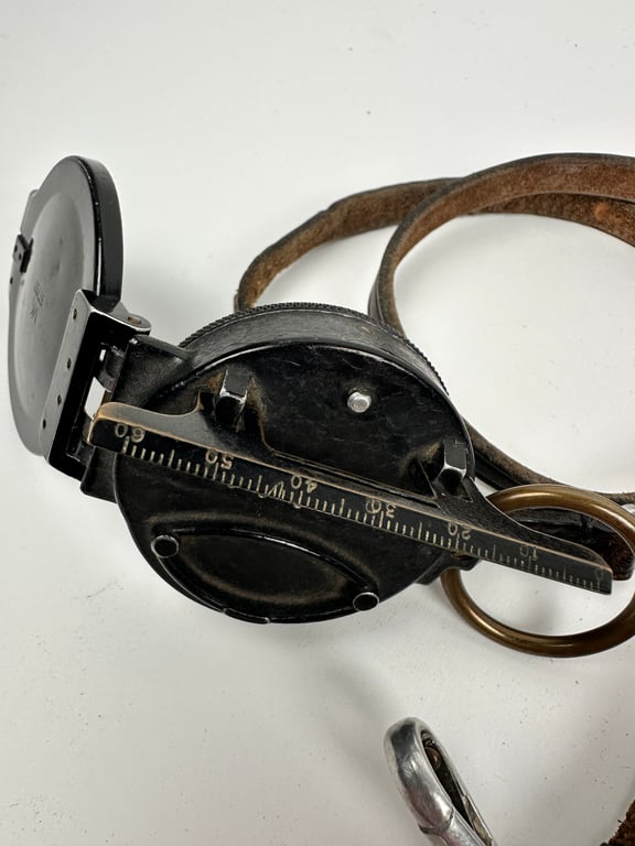 Original WWII German MAP/DISPATCH CASE MARCH COMPASS. (Feldmarsch Umfang für Meldekartentasche)