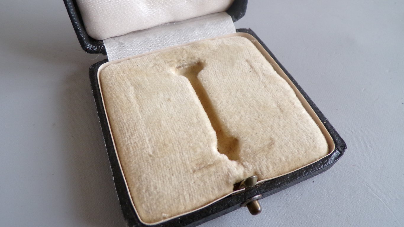 Curved, Named and Cased Iron Cross first Class