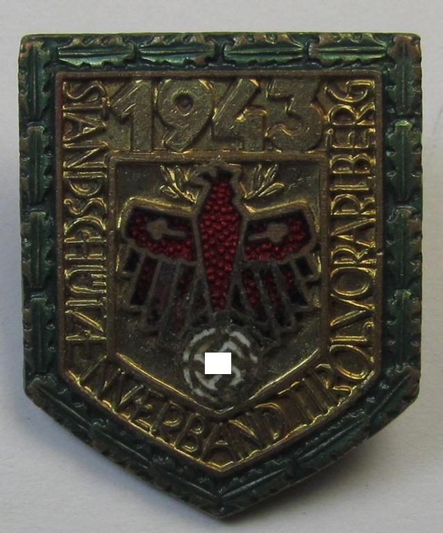 Attractive - and unusally seen! - multi-coloured enamelled, so-called: 'Gaumeisterabzeichen für Kombinationsschiessen in Gold mit Eichenlaub 1943 des Standschützenverbandes Tirol-Vorarlberg'