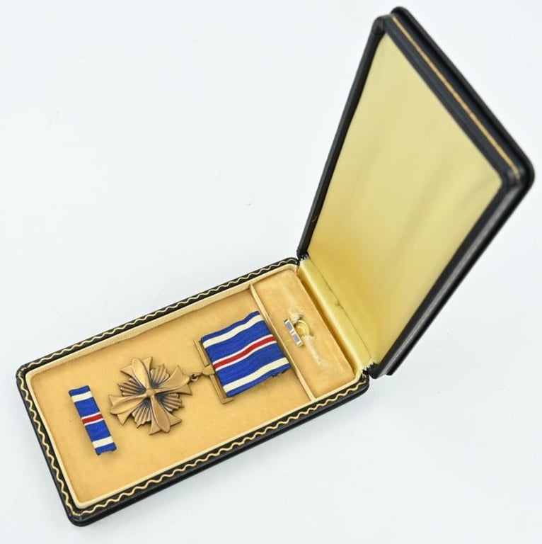 US WW2 Distinguished Flying Cross in Case