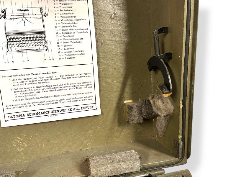 W-SS Typewriter in Transport Case