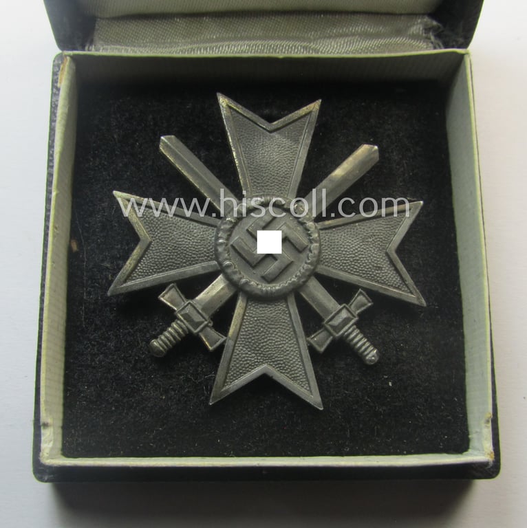 'Kriegsverdienstkreuz 1. Klasse mit Schw.' being a maker- (ie. '3'-) marked (and/or 'Feinzink'-based) specimen by the maker: (ie. 'Hersteller') 'Wilh. Deumer' that comes stored in its original, simplified 'KvK'-etui