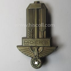 Commemorative, golden-bronze-toned N.S.D.A.P.-related day-badge (ie. 'tinnie' or: 'Veranstaltungsabzeichen')...