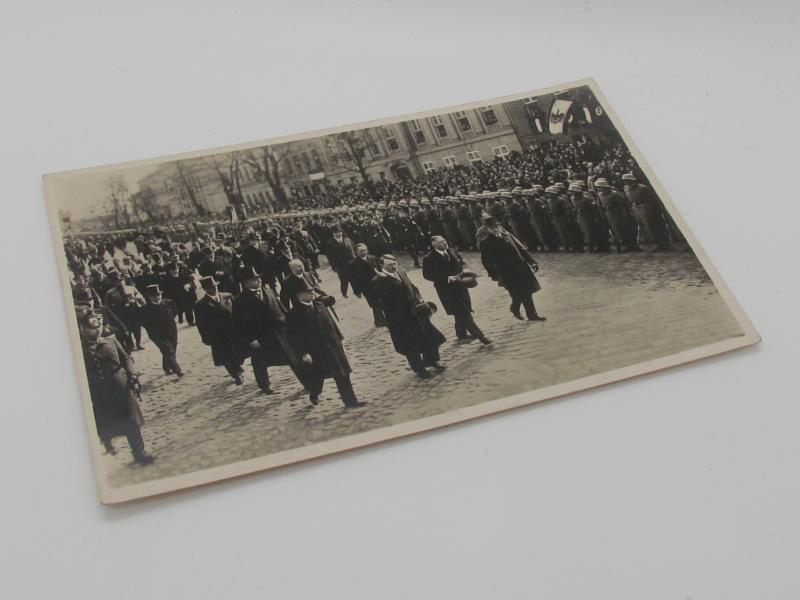 Postcard : Adolf with entourage ( Potsdam 1933 )