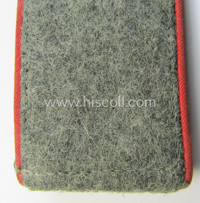 Attractive - albeit clearly used and regrettably single! - WH (Heeres) 'M43'-pattern, EM-shoulderstrap as was intended for usage by a: 'Soldat eines (Sturm-)Artillerie-Abteilungs o. Regiments'