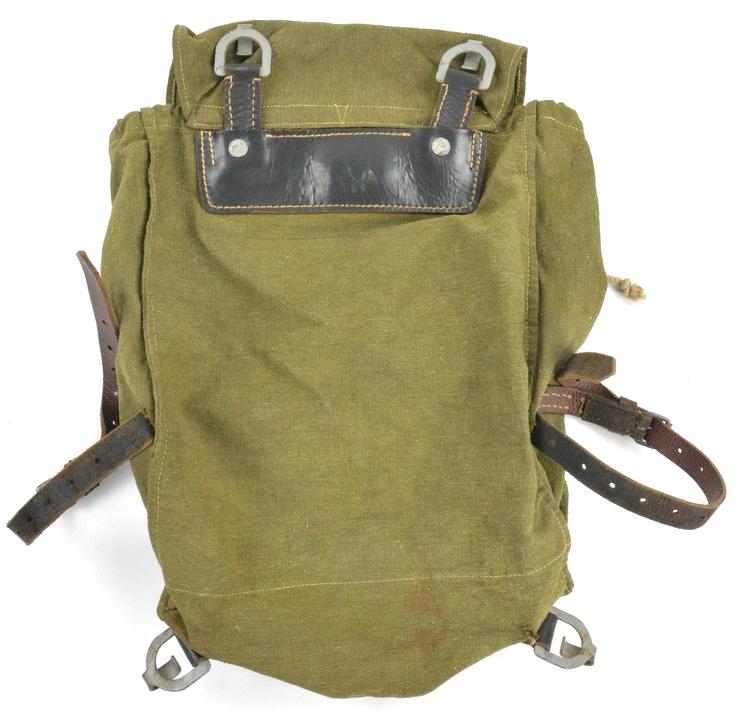German WH Artillery Backpack with straps