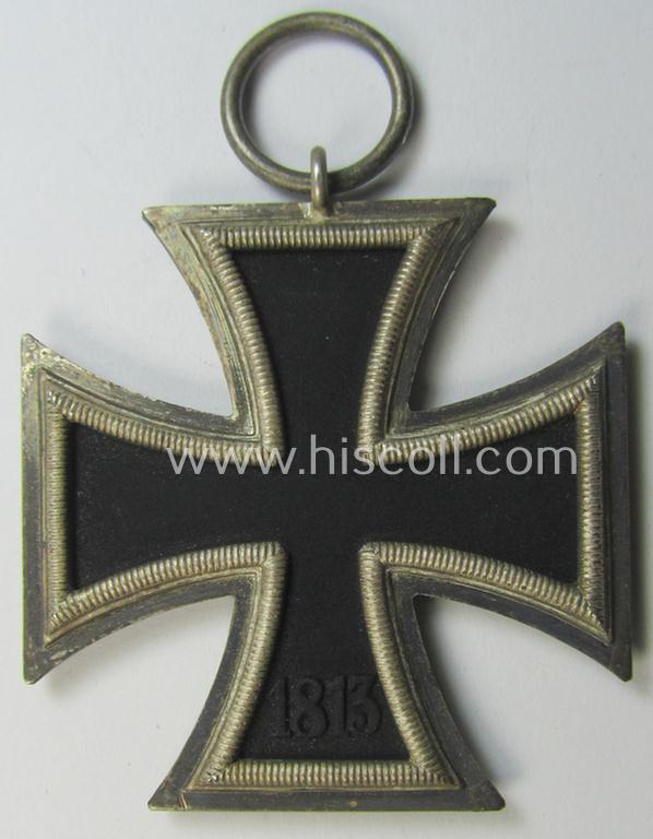Superb - and 'virtually mint'! - 'Eisernes Kreuz 2. Kl.' (ie. Iron Cross 2nd Class) being a non-maker-marked example that comes stored in its period 'Zellstoff'-based pouch as was produced by the: 'Klein & Quenzer'-company