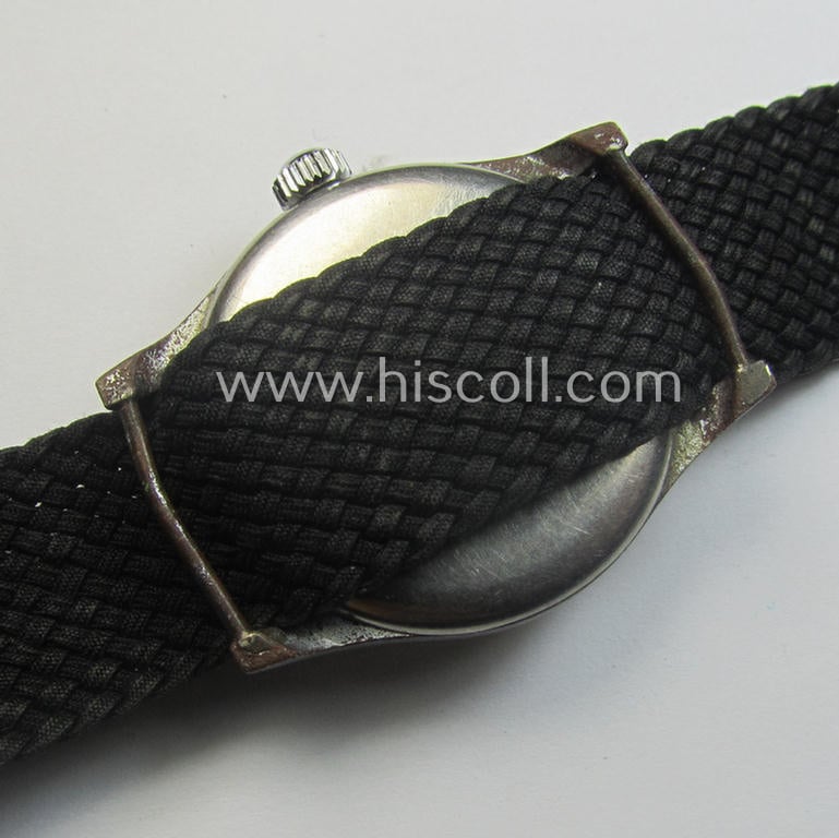 WH (Kriegsmarine) WWII-period wrist-watch (or: 'Dienstuhr') of the make: 'K.M. Siegerin' having a beige-white-coloured dial-plate and neatly engraved number on its back that reads: '109597'