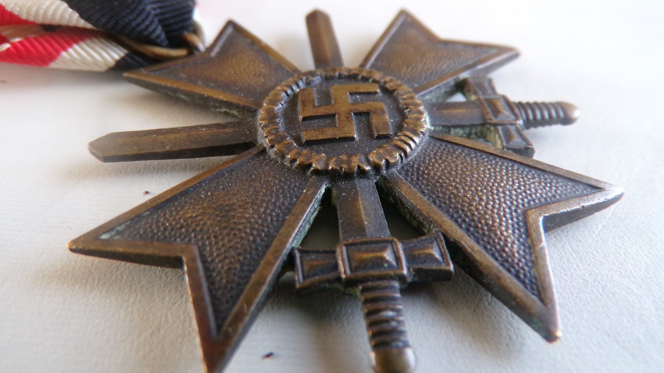 KVK 2nd Class with Swords - Maker 14