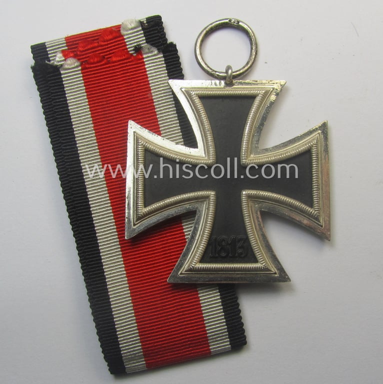 'EK II. Klasse' being a maker- (ie. '13'-) marked example that comes together with its original- and never-mounted ribbon (ie. 'Bandabschnitt') as was produced by the maker (ie. 'Hersteller'): 'Gustav Brehmer'