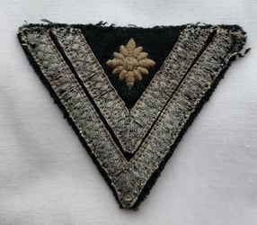 WH (Heeres) 'Armwinkel' (or: arm-chevron) as executed on...