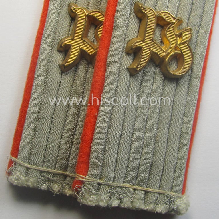 Fully matching - and actually rarely found! - WH (Heeres) 'cyphered', officers'-type shoulderboard-pair: 'Leutnant u. E-Offizier der Panzer-Trpn.'